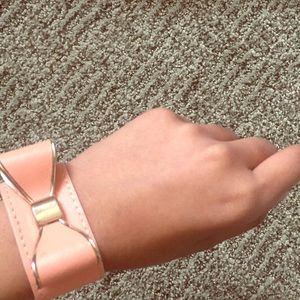 Pink leather, gold plated bow bracelet